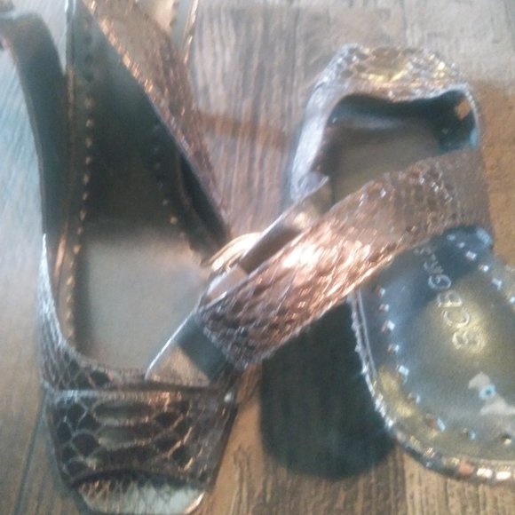 Metallic Snakeskin Peep Toe Sling-back Pumps - Picture 3 of 6